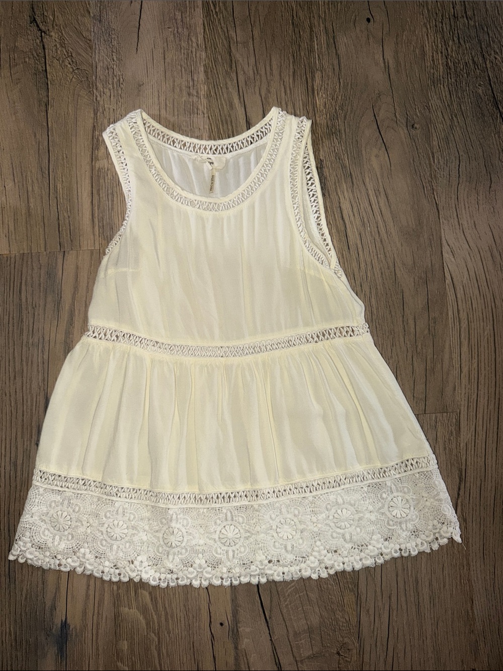 entro Cream Sleeveless Lace Trim Peplum Blouse